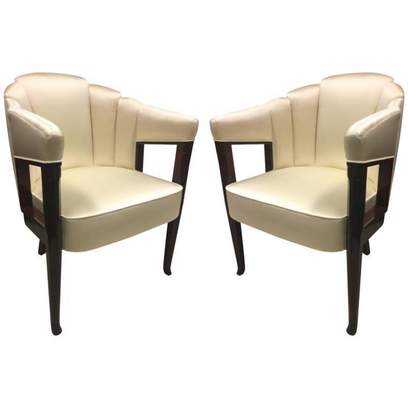 Maison Dominique early refined pair of chairs 